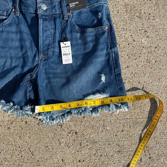 NWT WOMEN EXPRESS JEAN SHORTS BOYFRIEND (MIDID MID RISE FIT Buttonfly) - Picture 2 of 7